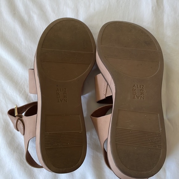 NATURALIZER super comfortable sandals. Size 7. Lightly worn. - Picture 6 of 6